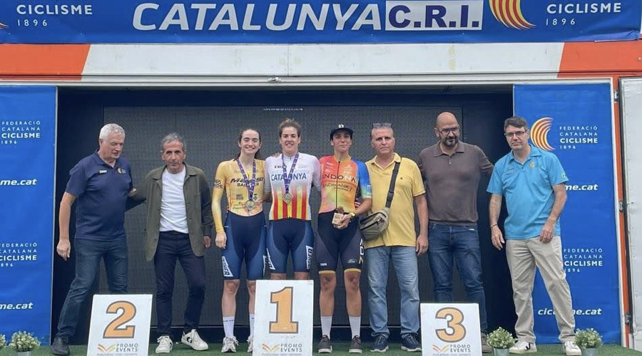 El podi de la contrarellotge amb Anna Albalat, quarta per la dreta (Andona Racing)
