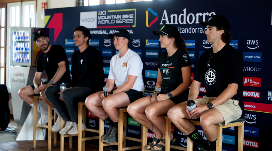 Els corredors durant la roda de premsa (Pal Arinsal)