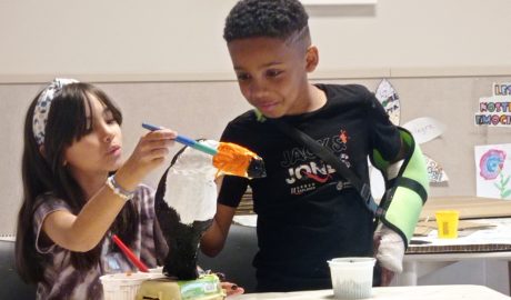 Infants gaudint l'any passat de les activitats que s'ofereixen