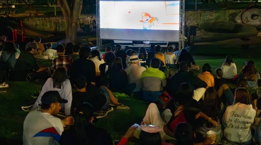 Una edició anterior de Cinema al Parc (Carnet Jove Andorra)