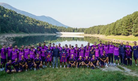 Els equip de futbol sala i handbol del Barça al llac d'Engolasters