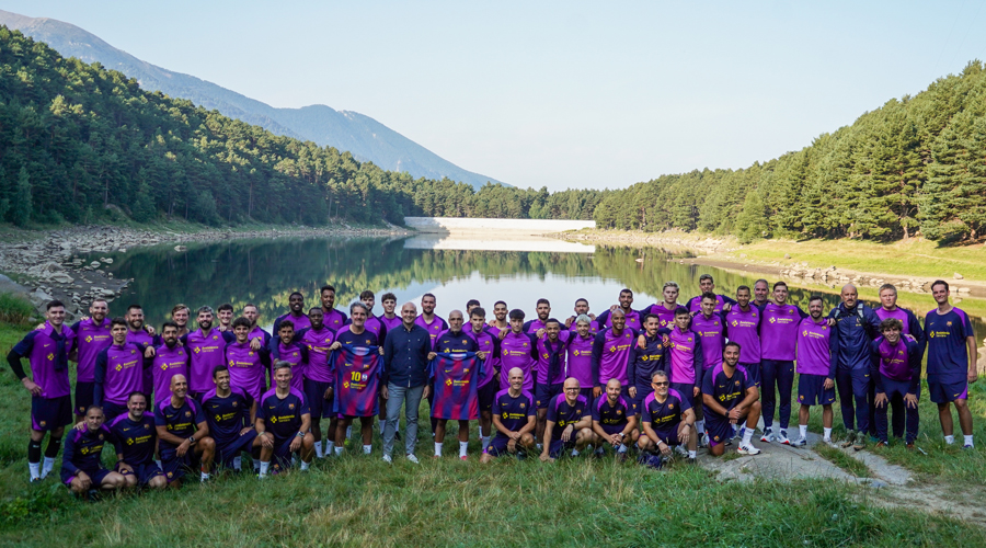 Els equip de futbol sala i handbol del Barça al llac d'Engolasters (Comú d'Encamp)