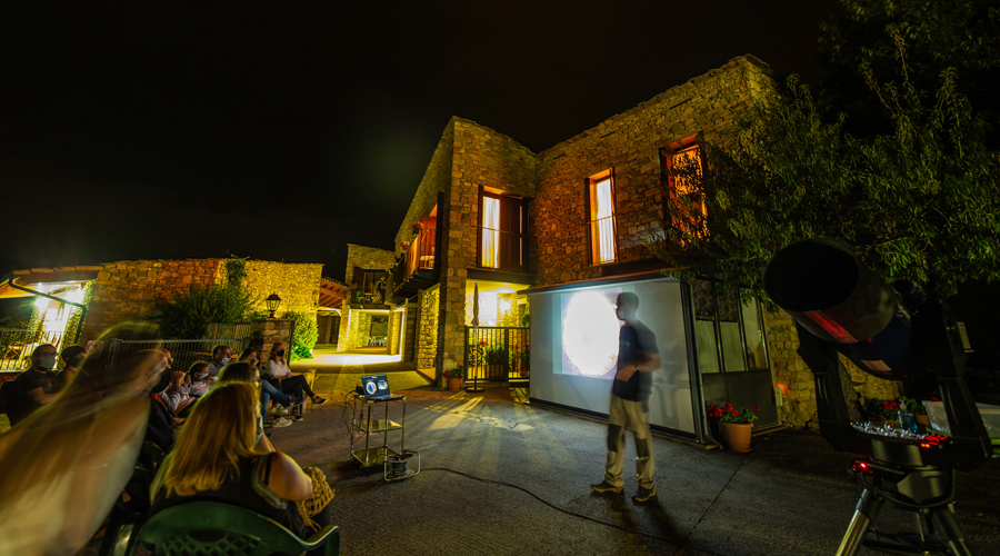 Per a participar a l'activitat astronòmica cal fer reserva prèvia (Cal Soldat)