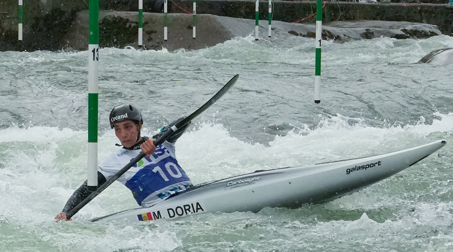 Mònica Doria competint en caiac a Tecen