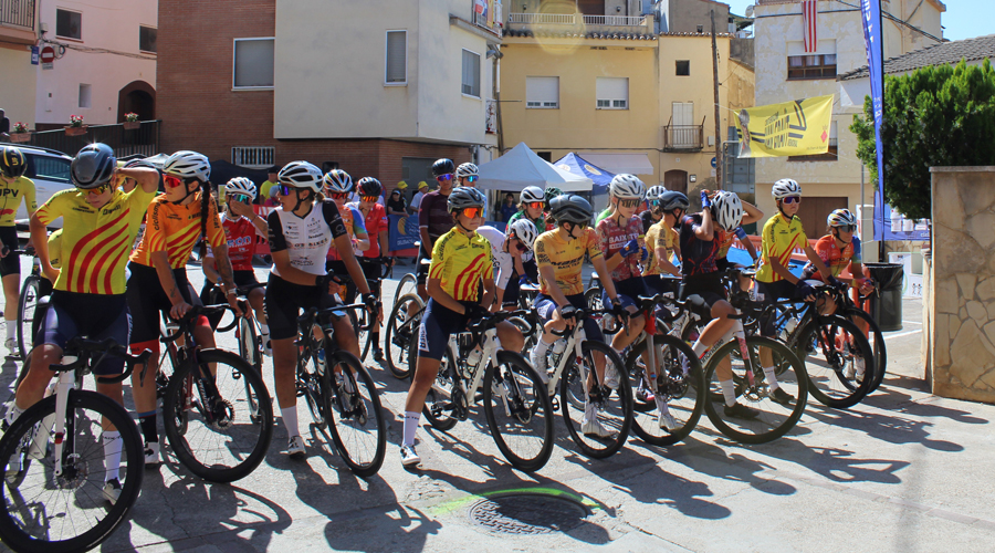 Les ciclistes abans d'iniciar-se la prova (Andona Racing)