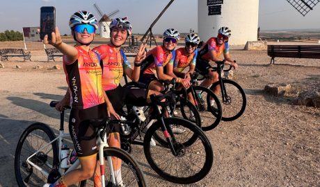 Les ciclistes de l'Andona Racing a terres castellanes