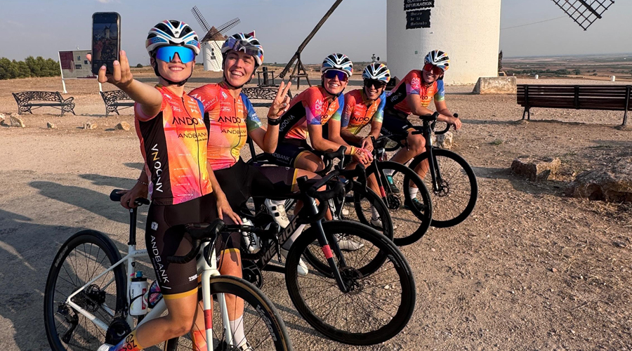 Les ciclistes de l'Andona Racing a terres castellanes (Andona Club)