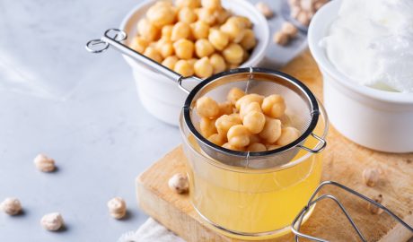 Uns cigrons amb l'aquafaba escorreguda