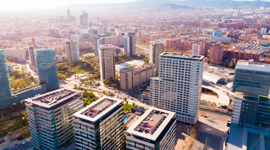 Vista aèria de Diagonal Mar i el front Marítim del Poblenou, Barcelona (iStock)