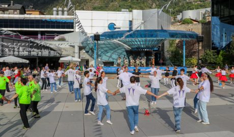 Una edició anterior del concurs de colles sardanistes