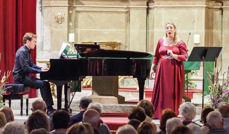 Concert amb la mezzosoprano, Gemma Coma-Alabert, acompanyada al piano per Quim Solà