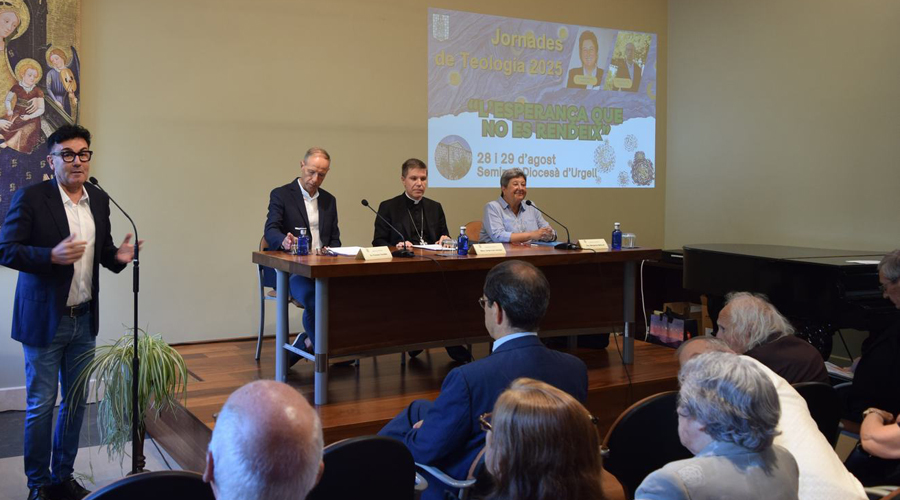 A la taula, Francesc Torralba, Josep-Lluís Serrano i Margarita Bofarull (Bisbat d'Urgell)