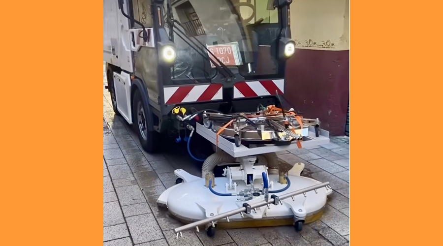 Prova pilot a la Seu amb una màquina decapadora (Foto d'arxiu/Ajuntament de la Seu)