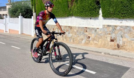 Roger Turné ja en bicicleta