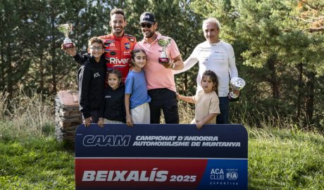 Edgar Montellà, a l'esquerra, en un dels podis de la Pujada Beixalís