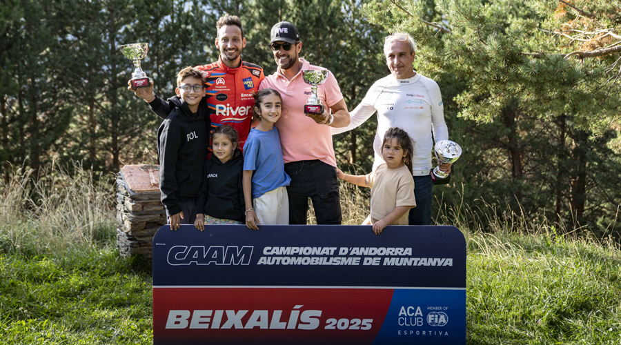 Edgar Montellà, a l'esquerra, en un dels podis de la Pujada Beixalís (ACA CLUB)
