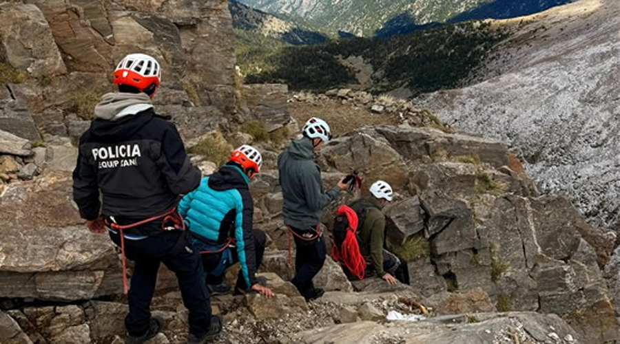 Els policies prenent part en el curs (Policia d'Andorra)