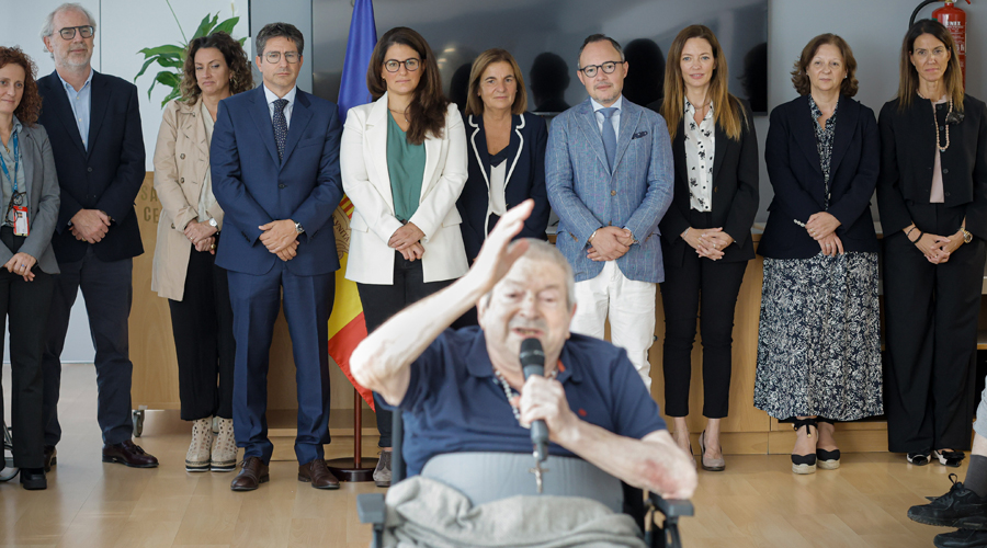 Al fons, les autoritats en el dia de la patrona de Meritxell (SFGA)