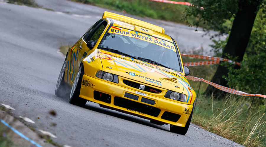 Joan Vinyes pilotant el Seat Ibiza (FotoEsport)