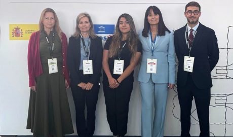 Segona per la dreta, la ministra Mònica Bonell, a Mondiacult