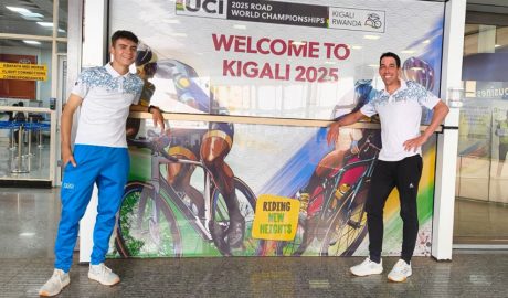 Adrià Regada i Víctor de la Parte, un cop arribats a Kigali