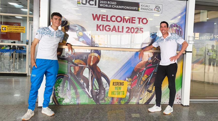Adrià Regada i Víctor de la Parte, un cop arribats a Kigali (FAC)