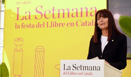 La ministra, Mònica Bonell, a la 43a Setmana del llibre en català, a Barcelona