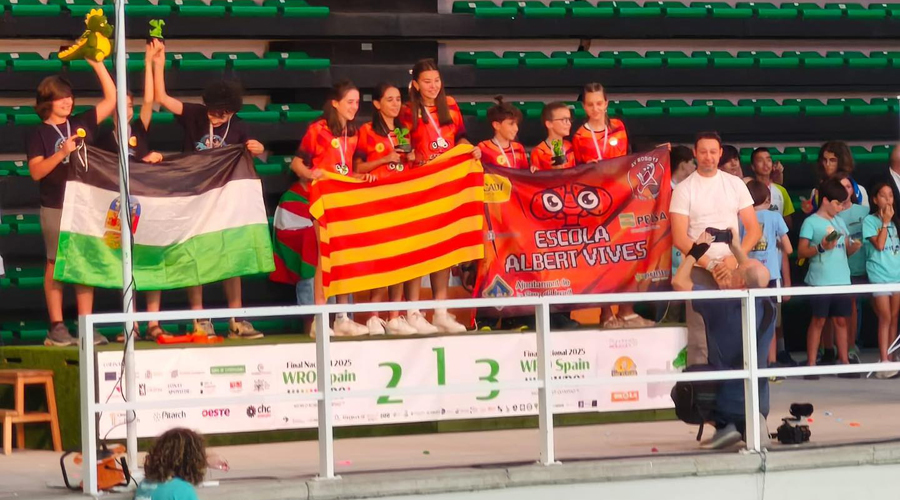 Doble podi de l'Escola Mossèn Albert Vives a la fase estatal de la World Robot Olympiad (Foto: Escola Albert Vives)