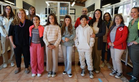 La representació dels alumnes de la ZER Urgellet al Banc dels Aliments de la Seu i comarca