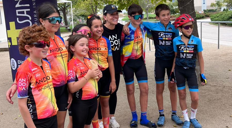 Components de l'Andona Acadèmia Ciclista (Andona Club)
