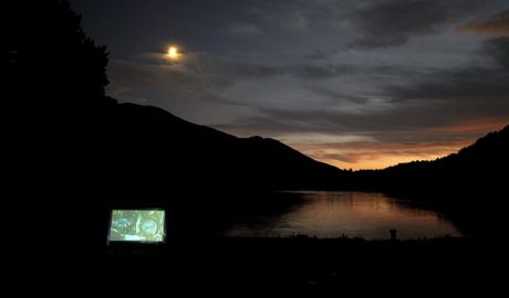 Sessió de cinema a la vora del llac d'Engolasters