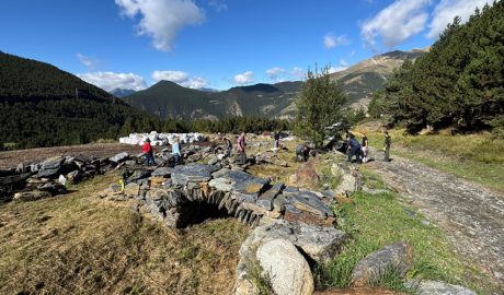 Curs de construcció amb la tècnica de la pedra seca
