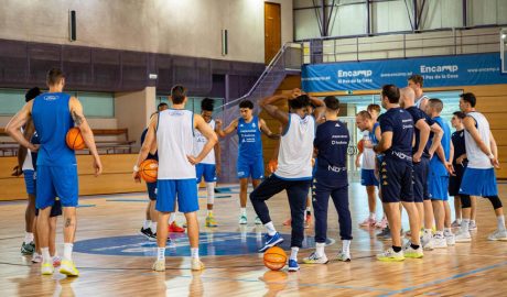 EL BC Andorra fent la pretemporada a terres encampadanes