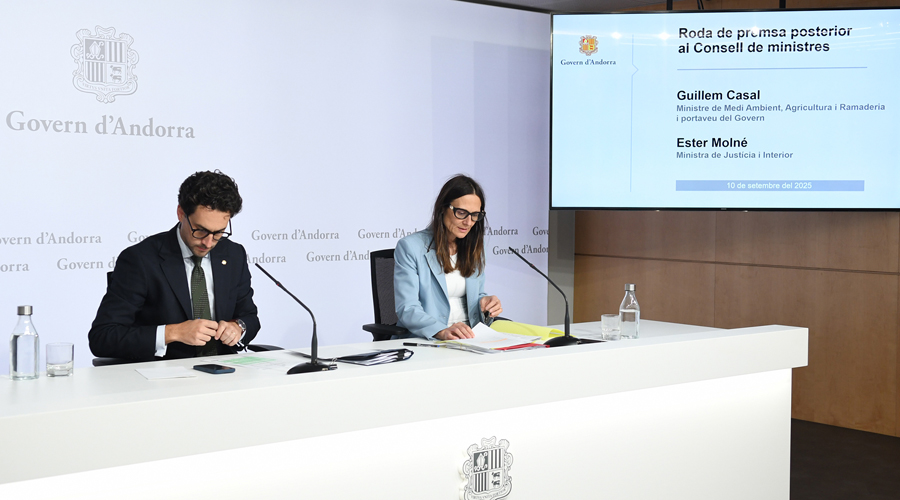 Els ministres, Guillem Casal i Ester Molné, en compareixença davant els mitjans de comunicació (SFGA)