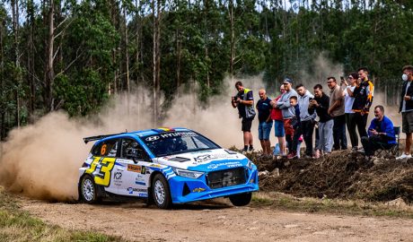 Joan Vinyes i Jordi Mercader a l'interior del Hyundai i20-Rallycar