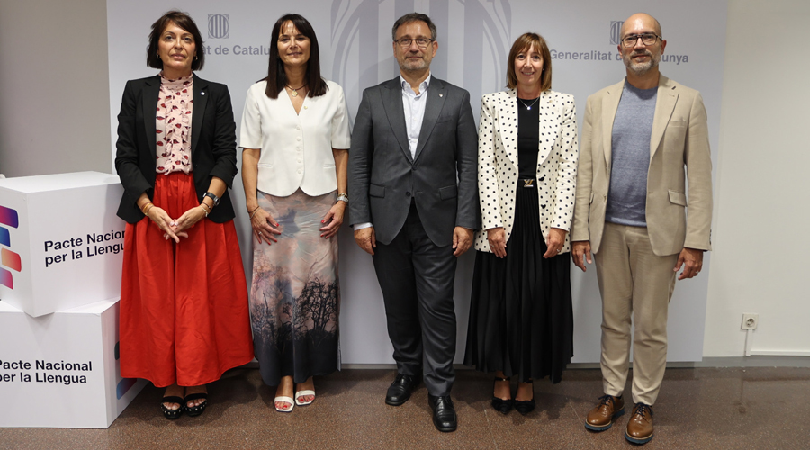 Segona per l'esquerra, la ministra Mònica Bonell, aquest dimecres, a Barcelona (SFGA)