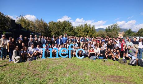 Foto de grup en l'acte de col·locació de la primera pedra del nou edifici d'INEFC Pirineus