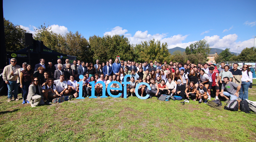 Foto de grup en l'acte de col·locació de la primera pedra del nou edifici d'INEFC Pirineus (Govern.cat)