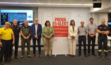 Seguiment de la prova d'enviament ES-ALERT de Protecció Civil a la delegació del Govern, a Lleida