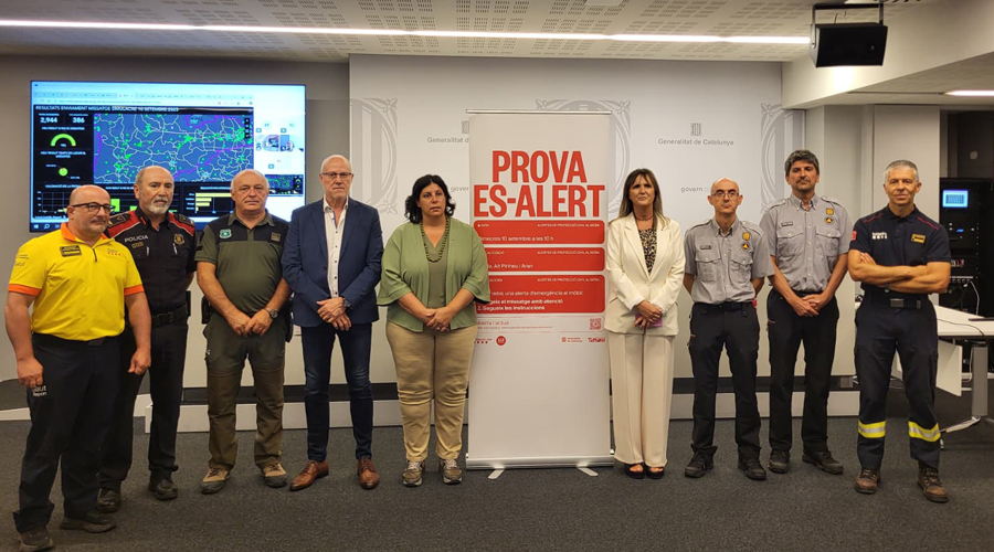 Seguiment de la prova d'enviament ES-ALERT de Protecció Civil a la delegació del Govern, a Lleida (Foto: Protecció Civil)