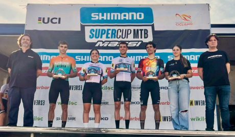 Roger Turné, tercer per la dreta