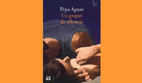 Coberta del llibre "Un grapat de silencis", de Pepa Aguar