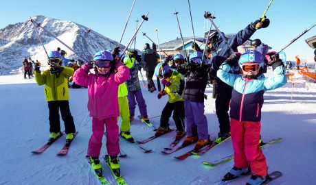 Participants a l'escola de neu