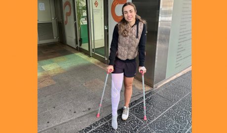 Clàudia Garcia, després de l'operació al genoll