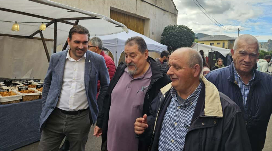 Les autoritats visitant els estands de la fira (Diputació de Lleida)