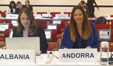 A la dreta, la ministra Helena Mas