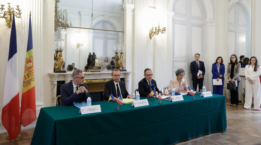Xavier Espot, segon per la dreta, al 9è Diàleg Transfronterer Occitània–Andorra (SFGA)