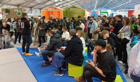 L'estand vol sensibilitzar la ciutadania sobre la importància de disposar d’una informació veraç i contrastada sobre l'Acord