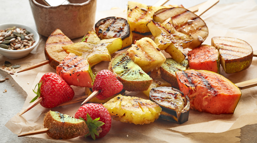 Una graellada amb varietat de fruita (Redaccio-consumer-eroski)