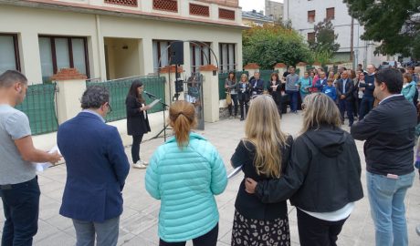 Nombrosos ciutadans han participat en l'homenatge a Miquel Alet Torres